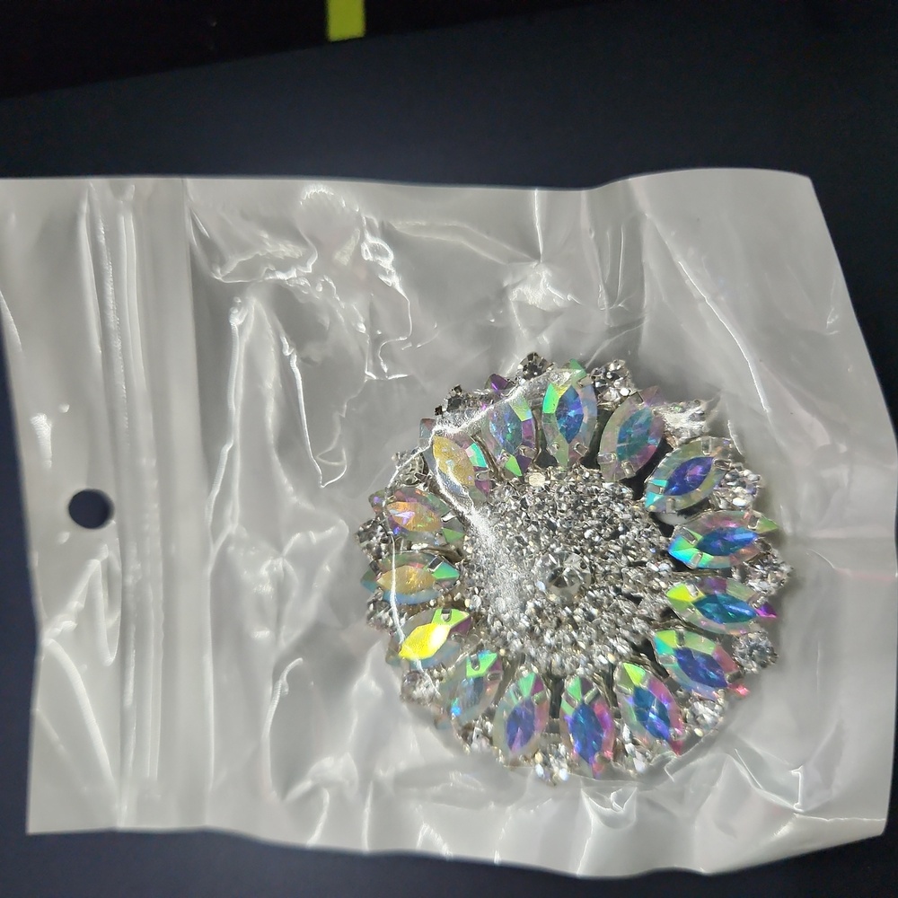 Daisy Bling Phone Accessory - Picture 2 of 3